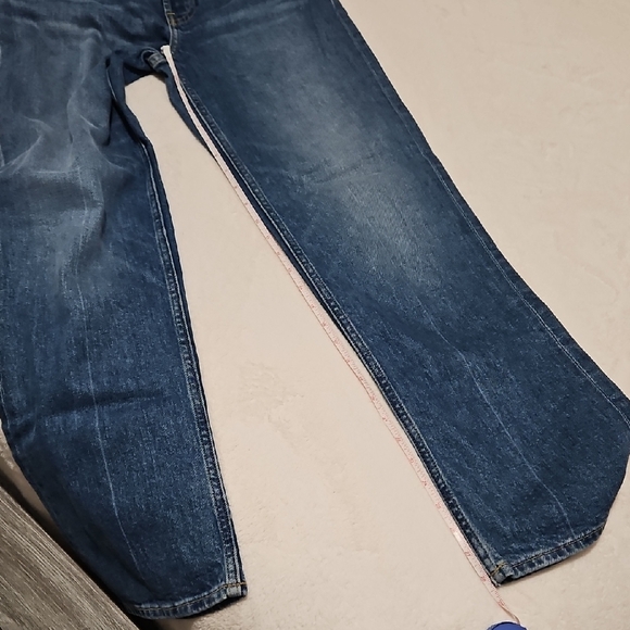 Everlane The Cheeky Straight Jeans in Medium Blue - Picture 8 of 14